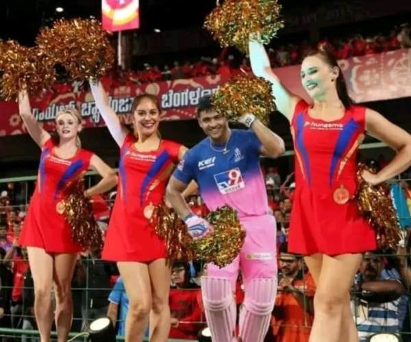 Fans Bashing KL Rahul and riyan parag with no mercy by creating memes