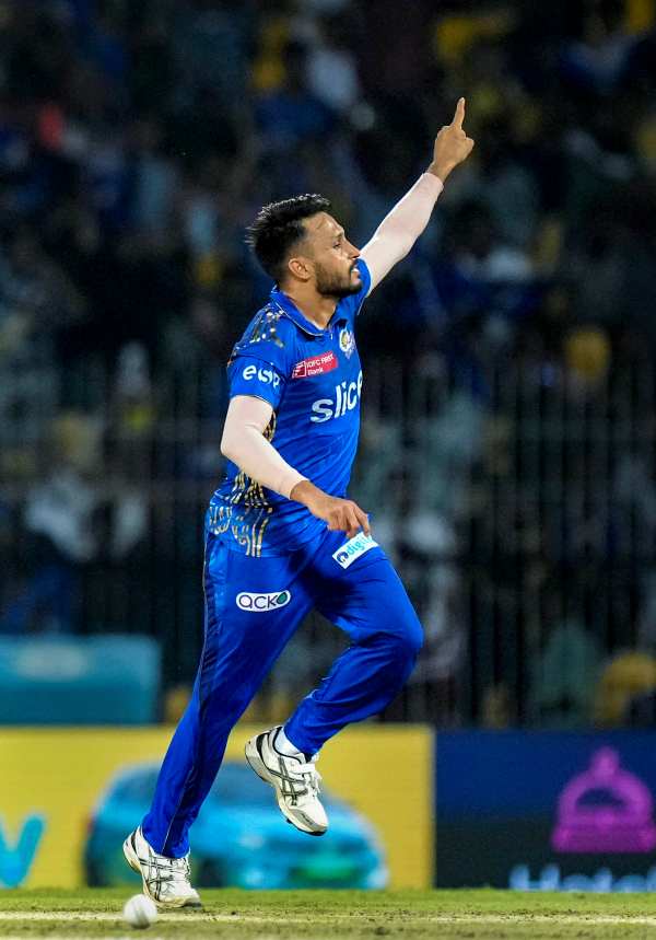 Akash madhwal brilliant spell destroys luknow batting and MI won by 81 runs 