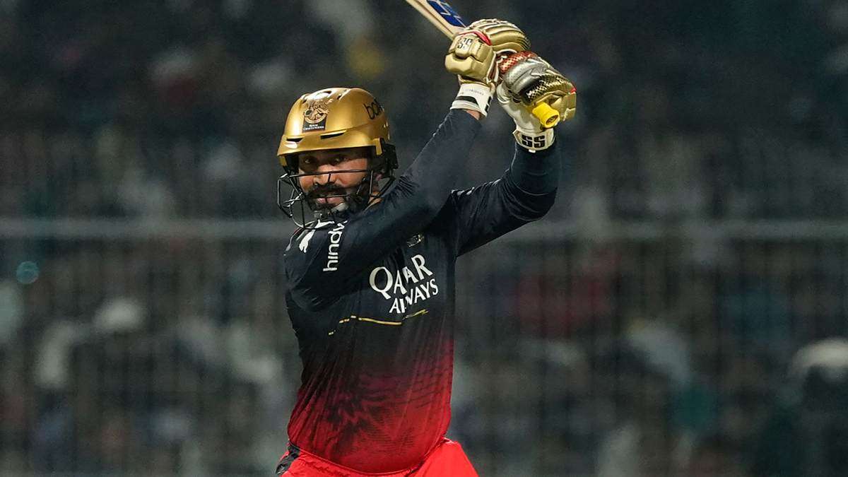  RCB Captain Faf duplessis slams Dinesh karthik and co for the failure 