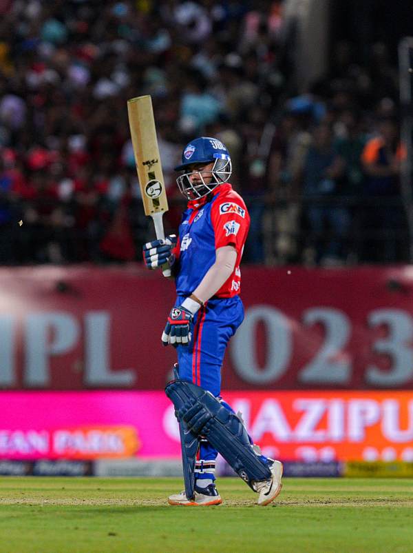 Rossouw and Prithvi shaw big hitting made DC put 214 runs as target 