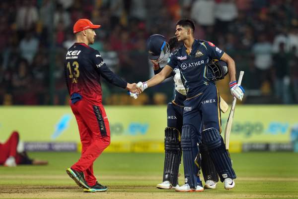  RCB Captain Faf duplessis slams Dinesh karthik and co for the failure 