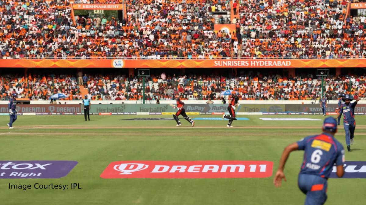 Controversial decision of no-ball by the third umpire, the SRH fans in the stadium are showing their frustrations at the LSG dugout 