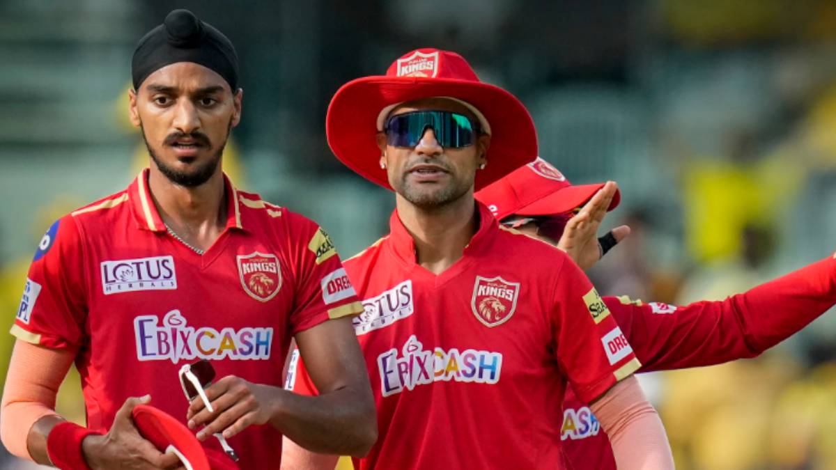 Shikhar Dhawan criticizing bowlers for giving more runs in bowling vs MI 