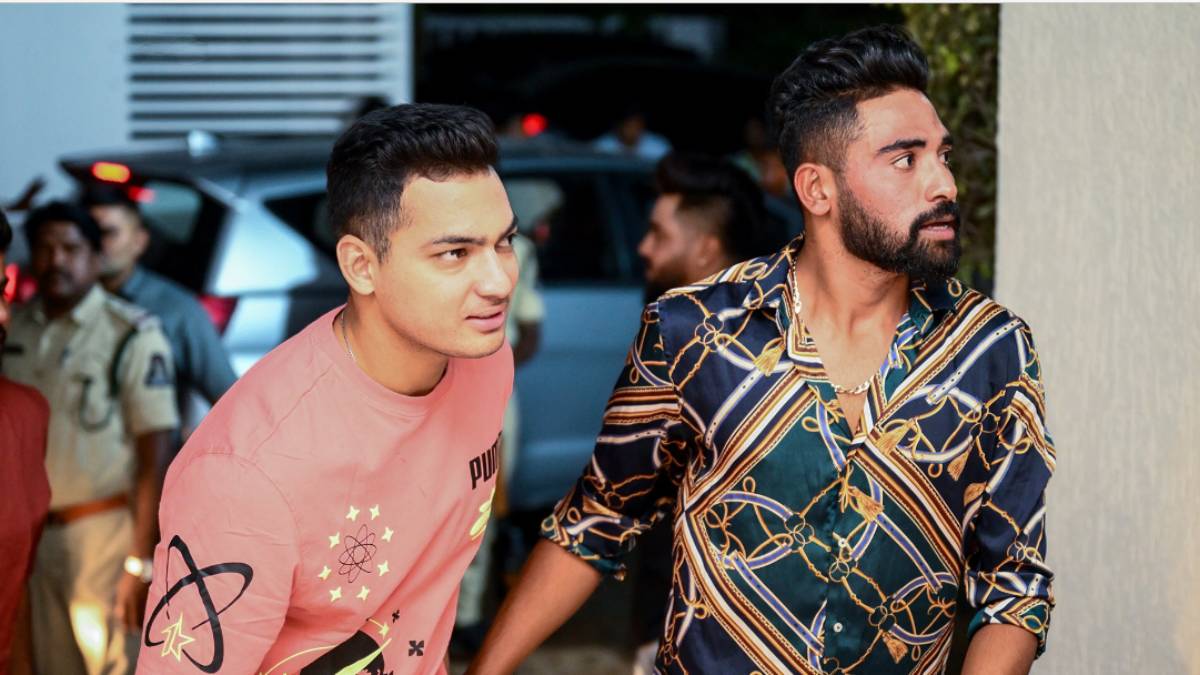 Mohammed siraj invites RCB Players to their newly built house