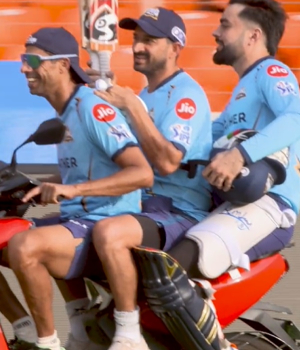 Watch the video of Ashish nehra going triples in the stadium ahead of final