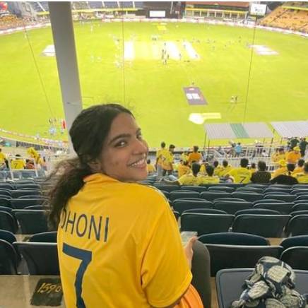 Romance in chepauk - csk Girl Fan searching for his lover in csk kkr match Romance in chepauk - csk Girl Fan searching for his lover in csk kkr match