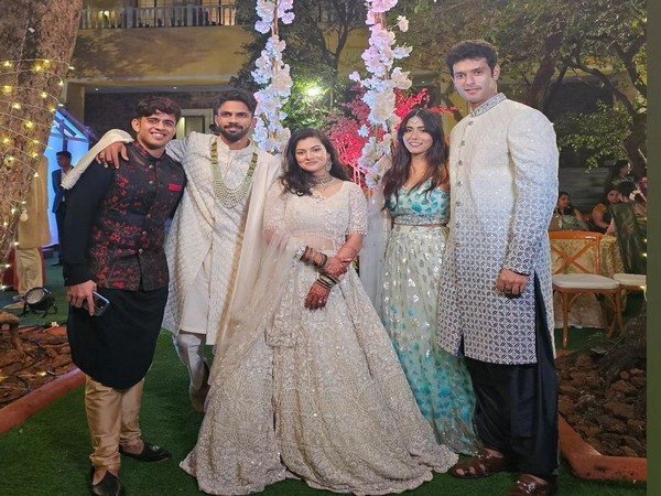 CSK Player Ruturaj Gaikwad ties the knot with Utkarsha Pawar and fans pouring their wishes 