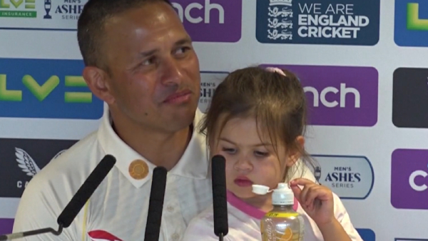 Fathers Day special - Usman Khawaja and his Daughter catches the lime light in press conference