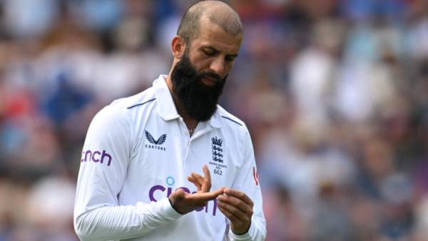 Moeen ali fined for applying spray in first ashes test 