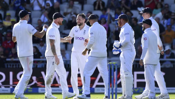 The Ashes 4th test - Australia is all out for 317 runs as chris woakes picks 5 wickets 