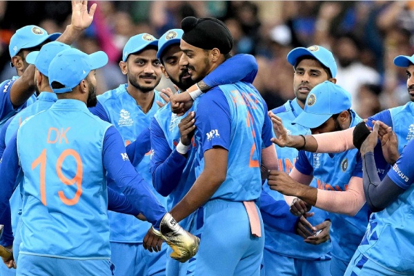 kapil dev tears aparts the young cricketers for not asking help to sunil gavaskar 