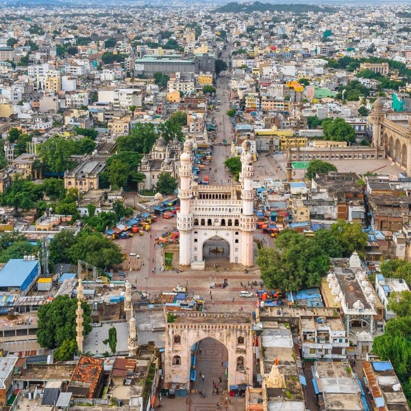 Australian Player David Warner shares his love towards Hyderabad in instagram with Charminar photo 