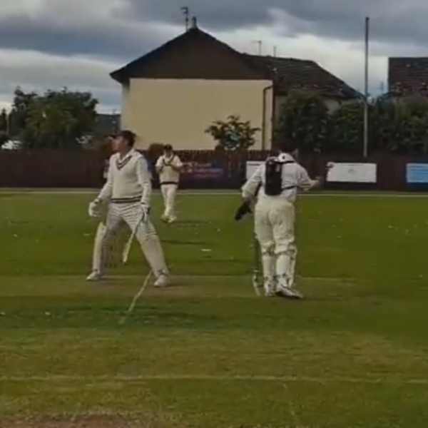 83 year old Alex Steele playing cricket with oxygen cylinders in Scotland 