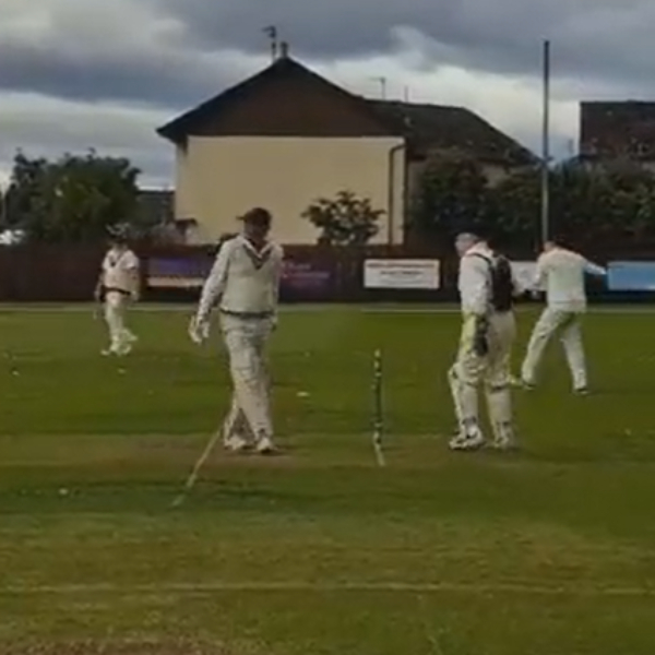 83 year old Alex Steele playing cricket with oxygen cylinders in Scotland 