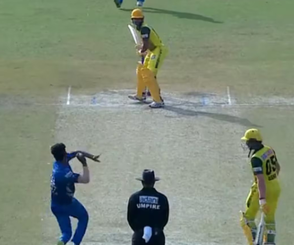 Bhuvneshwar Kumar hits 2 sixes in just 3 balls in UP T20 League 2023 