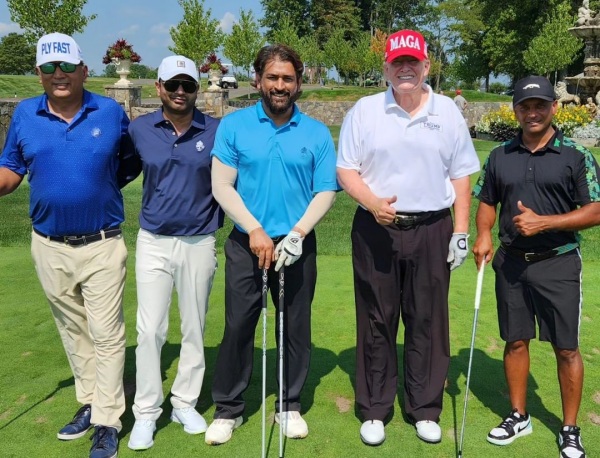 Dhoni met Donald Trump - Pic goes viral 