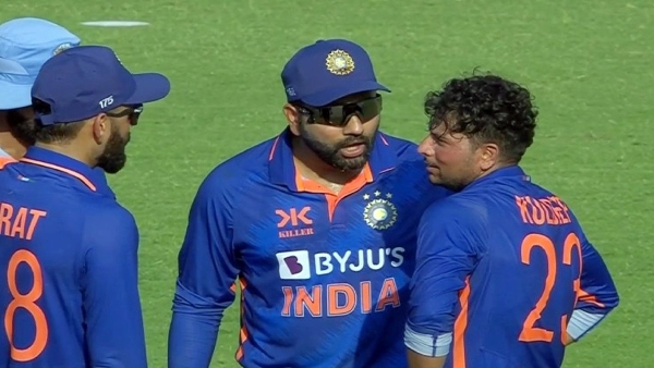 Rohit sharmas didnt give bowling to Kuldeep Yadav till 23rd over in India vs Australia 3rd ODI
