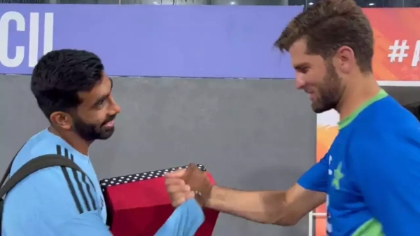 India Pakistan Match: Shaheen Afridi gave gift to Jasprit Bumrah on the joy of of him becoming a father and his first child