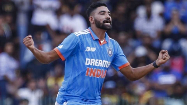 Virat kohli and Rohit Sharma smiling after Siraj runs to stop the boundary video in his over