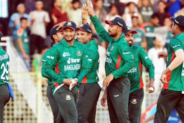 Bangladesh trash srilanka by 7 wickets with 7 overs to spare in practice game