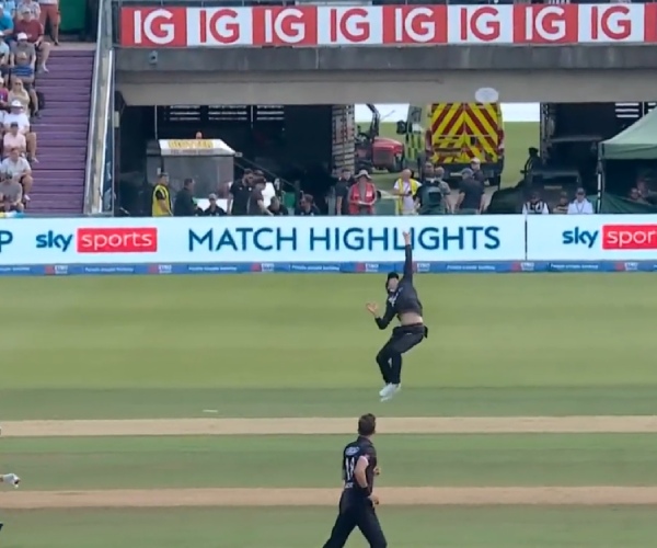 ENG vs NZ : Mitchell Santner took a catch 