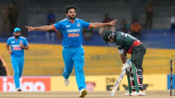 INDIA vs BANGLADESH : Shardul Thakur leaking more runs 