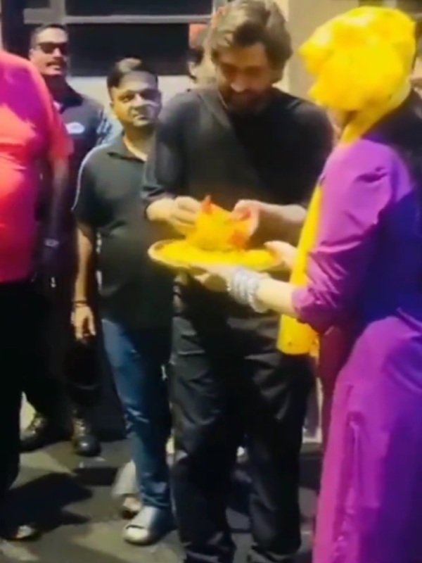 MS Dhoni seen with Vintage Haristyle during the Vinayagar Chathurthi Celebrations in Mumbai 