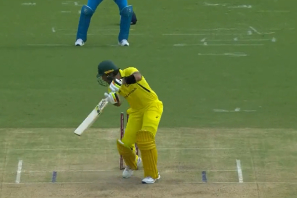 Glenn Maxwell gone for 5 runs to Bumrahs yorker in India vs Ausrtralia 3rd ODI
