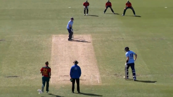 Marsh one day cup : Wicket overturned by umpire due to towel falling from bowler in run-up 