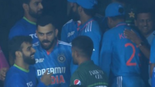 India pakistan players had friendly chat after match abandoned 
