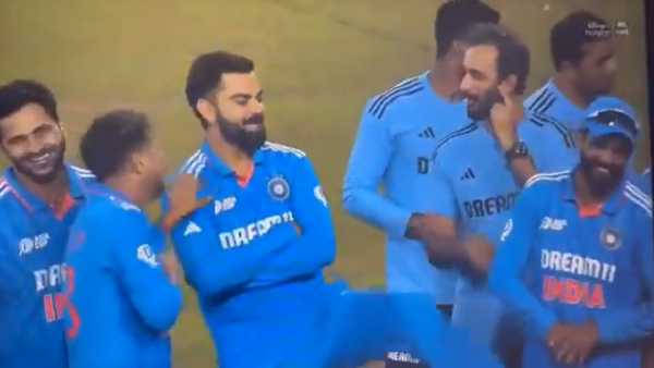 Asia cup winning celebration - Virat kohli kicks Jadeja during prize ceremony