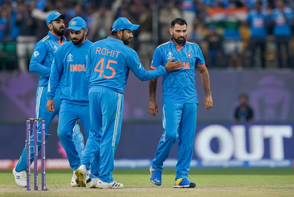 Mohammed shami picks 5 wickets as NZ scores 273 runs 
