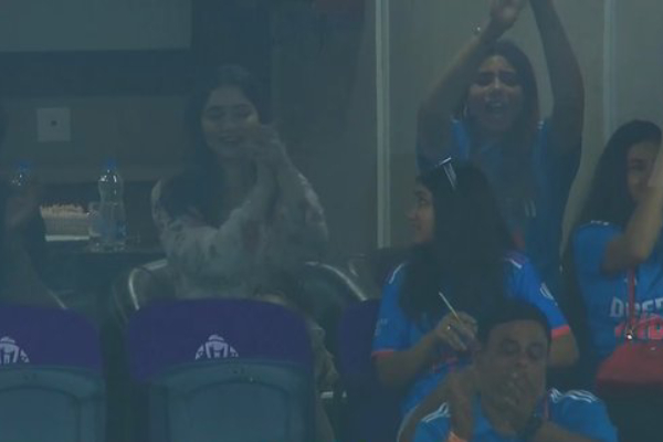 IND vs BAN: Sara Tendulkar claps for Shubman Gill back to back sixes against Bangladesh in World Cup 2023 