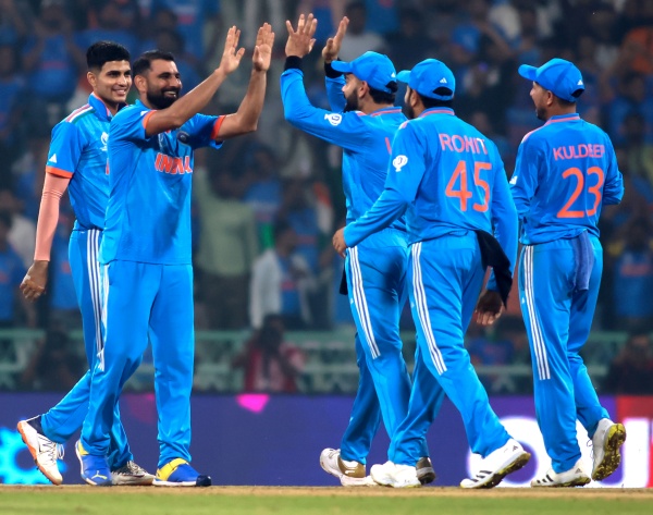 India beat England by 100 runs and registered straight 6th win in world cup 