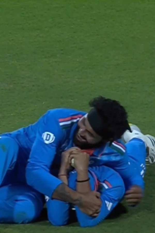 ICC ODI World Cup 2023 : Kuldeep yadav catch gets special hug from Jadeja 