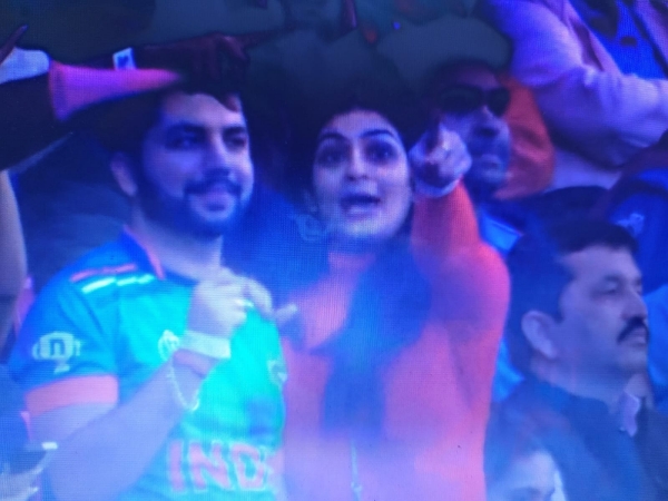 Fan Girl became Famous after came to watch india vs new zealand game