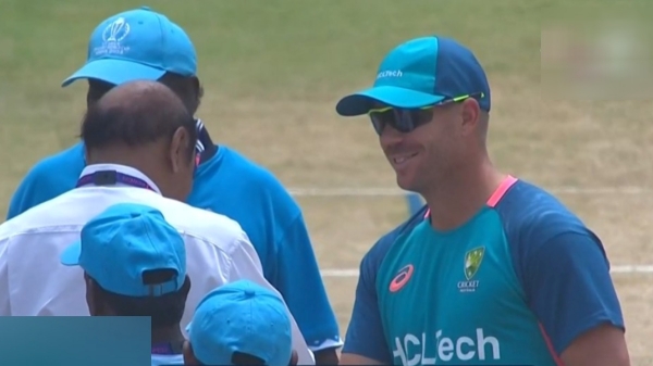 David Warner meets Hyderabad ground staff during icc world cup warm up match