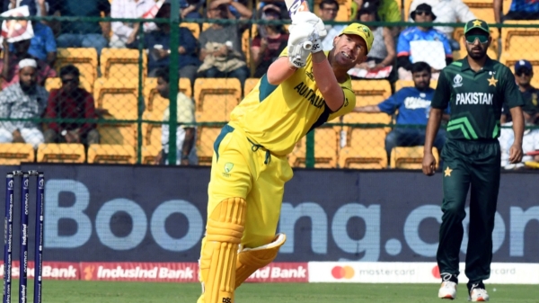 Pakistan missed easy catch chance for warner as he scored brilliant century
