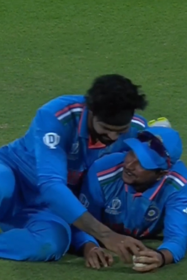 ICC ODI World Cup 2023 : Kuldeep yadav catch gets special hug from Jadeja 