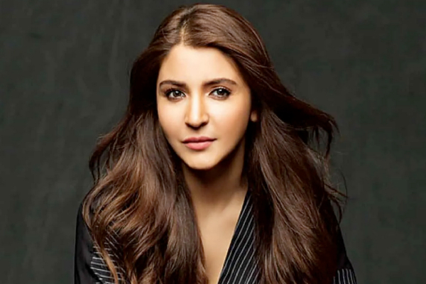 INDIA vs PAKISTAN Virat Kohli : Anushka Sharma came to visit Ind vs pak match