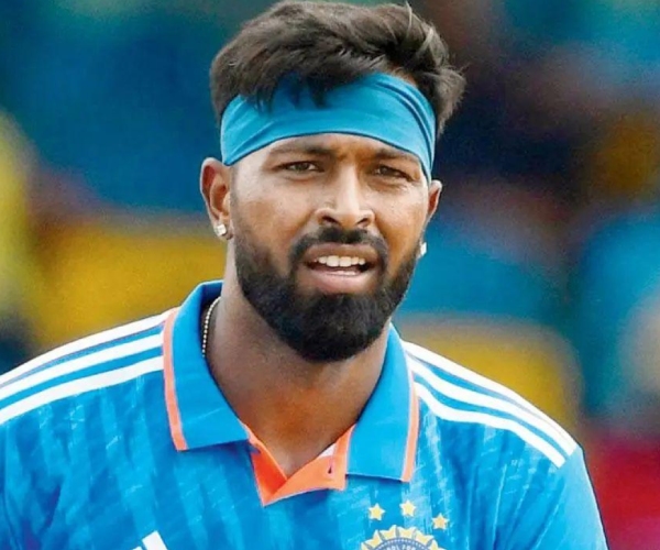 INDIA vs PAKISTAN : Hardik Pandya did a magic to ball and got wicket INDIA vs PAKISTAN : Hardik Pandya did a magic to ball and got wicket