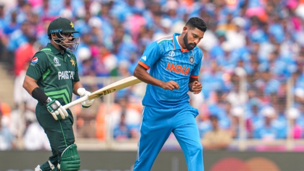 Ahmedabad Crowd goes offline mode after Imam ul Haq hits 3 boundaries in 2nd Over in the India vs Pakistan Clash 