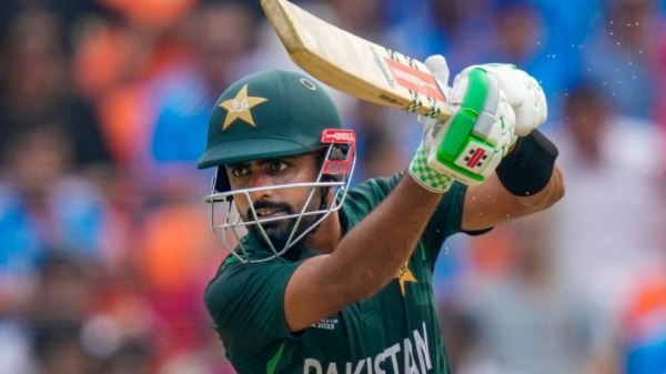 Fans slams Babar azam for losing his wicket for 18 runs vs australia 