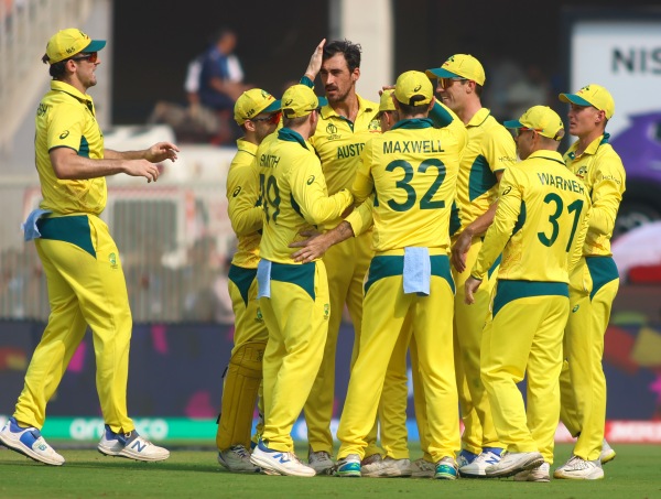 Ind vs aus world cup Final - Shreyas iyer got out for 4 runs in pat cummins over 