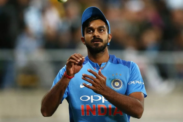 Fans asking Why Vijay shankar and deepak chahar not selected as replacement for Hardik pandya 