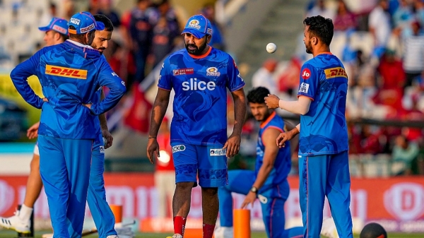 IPL 2024 - Mumbai Indians will the Contenders for the Title if the create a good atmosphere within the team says Aakash Chopra 