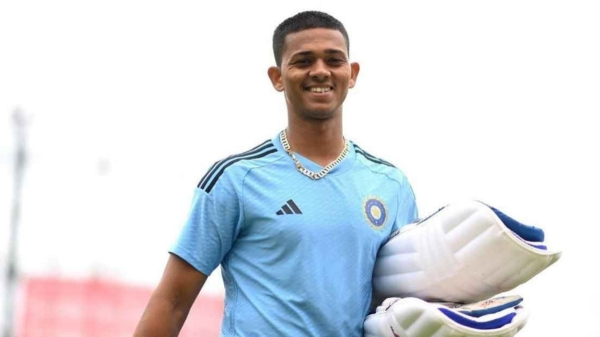 India vs Afghanistan : Yashasvi Jaiswal runs to Pitch to run run Farooqi in the last over of the last ball against Afghanistan at Indore 