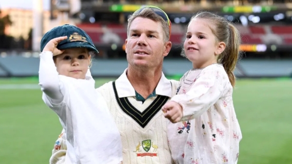 AUS vs PAK : David Warner came with his 3 daughters to sing a national anthem in his final test against Pakistan at Sydney 