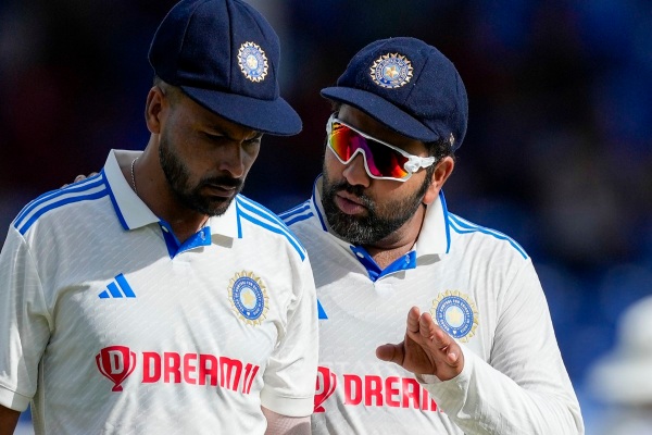 India vs England : Rohit Sharma spoke to Mukesh Kumar as he failed to create impact 