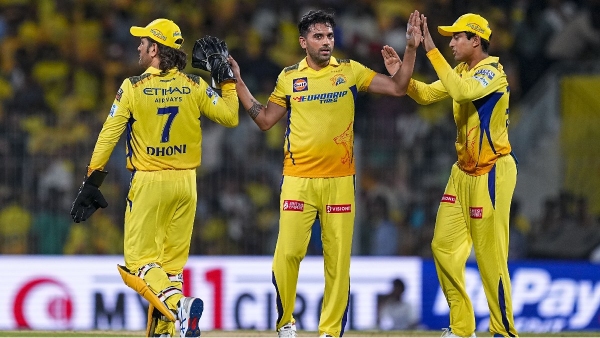 IPL 2024 - CSK Player MS Dhoni argued with umpires to change the ball